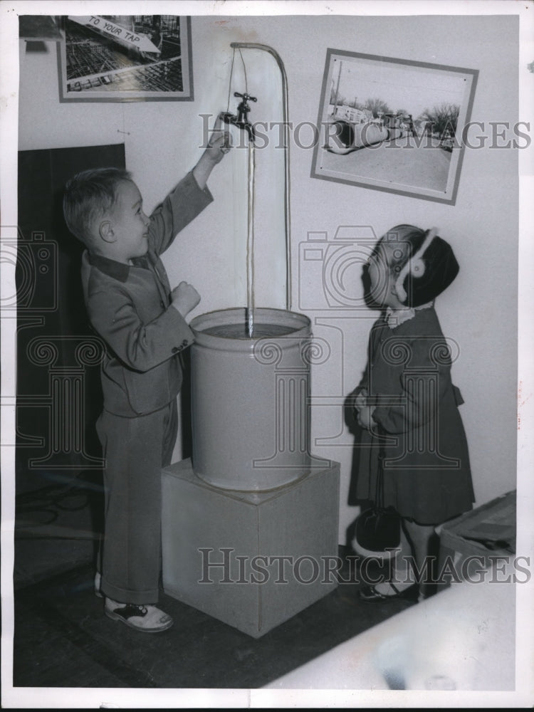 Load image into Gallery viewer, 1956 Press Photo Johnny &amp; Katherine West at Mo Water Co display
