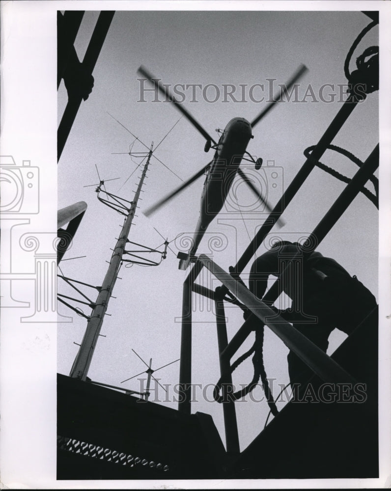 Load image into Gallery viewer, 1963 Press Photo Ohio Bell , a helicopter lifts antennas to telephone bldg
