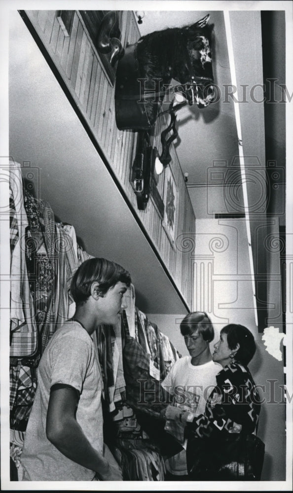 Load image into Gallery viewer, Press Photo Peter Tom &amp; Mrs Rbt Nelson , Harding Middle School &amp; Lakewood HS

