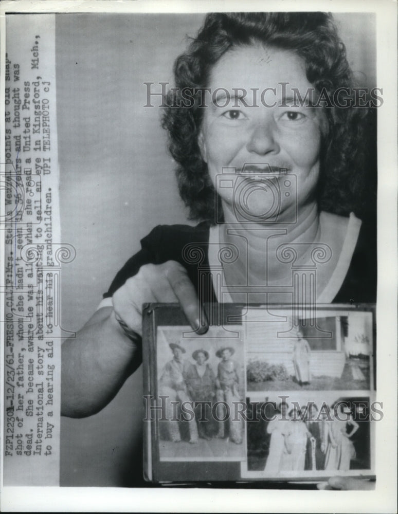 1961 Press Photo Fresno, Calif Mrs Stella Weuzel & photo of her dad from 36 yrs - Historic Images