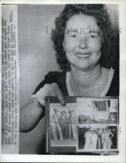 1961 Press Photo Fresno, Calif Mrs Stella Weuzel & photo of her dad from 36 yrs - Historic Images