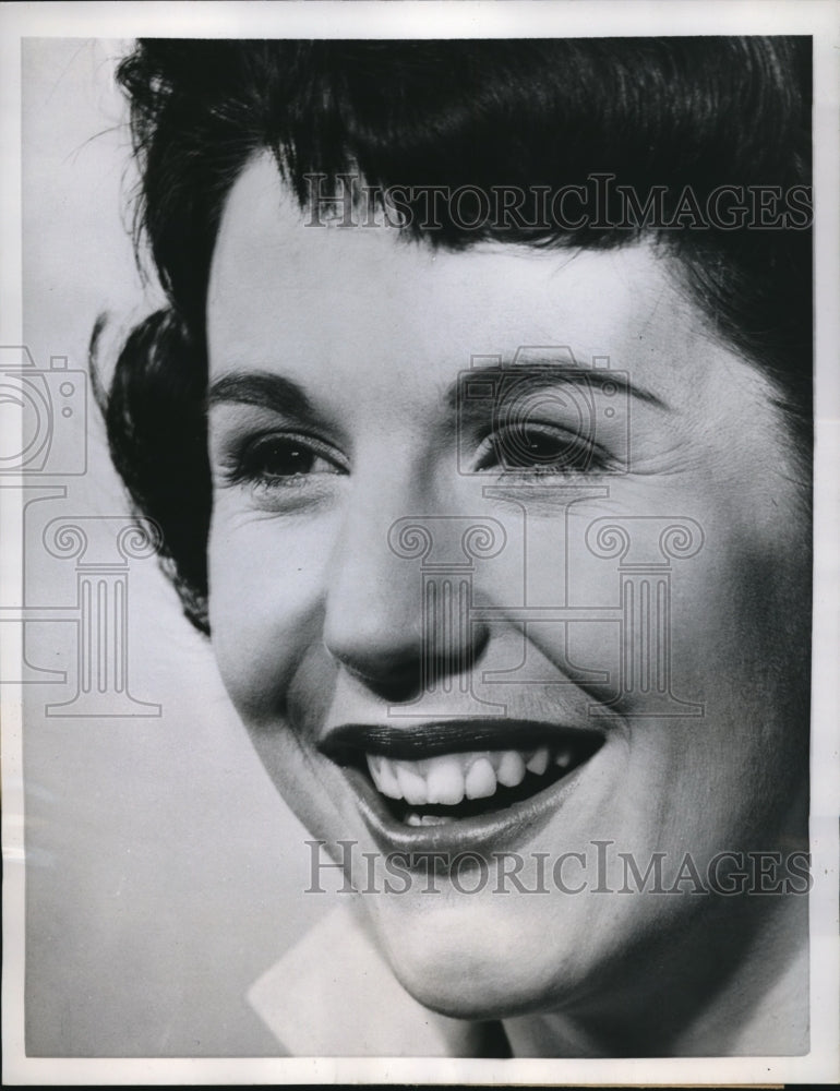 Load image into Gallery viewer, 1959 Press Photo Glasgow, Scotland Joan Summers winner Scottish TV contest
