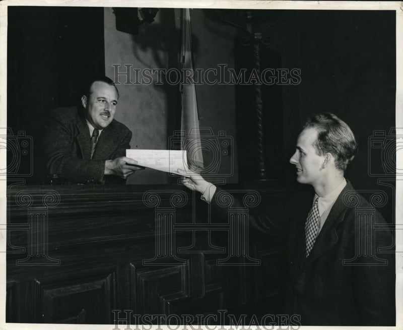 Load image into Gallery viewer, 1943 Press Photo Judge Ernest D Wagner &amp; Doug Hindley of Vega Aircraft Co
