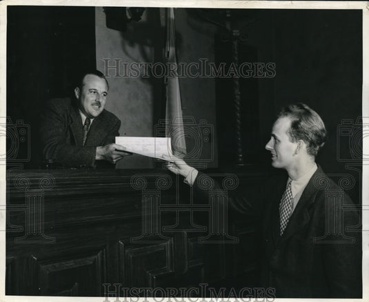 1943 Press Photo Judge Ernest D Wagner & Doug Hindley of Vega Aircraft Co