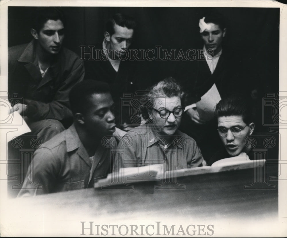 1953 Press Photo U.S. Army personnel during Korean War making music - nec70945