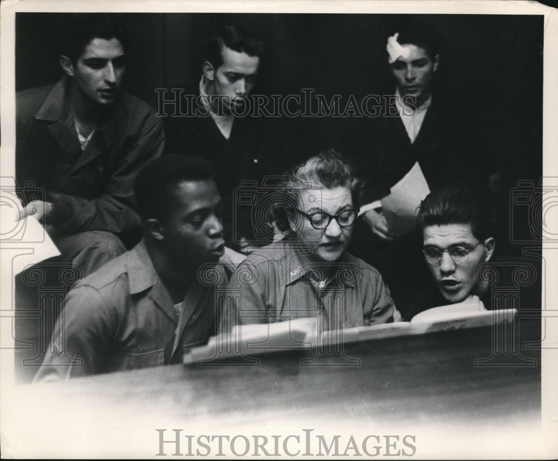 Load image into Gallery viewer, 1953 Press Photo U.S. Army personnel during Korean War making music - nec70945
