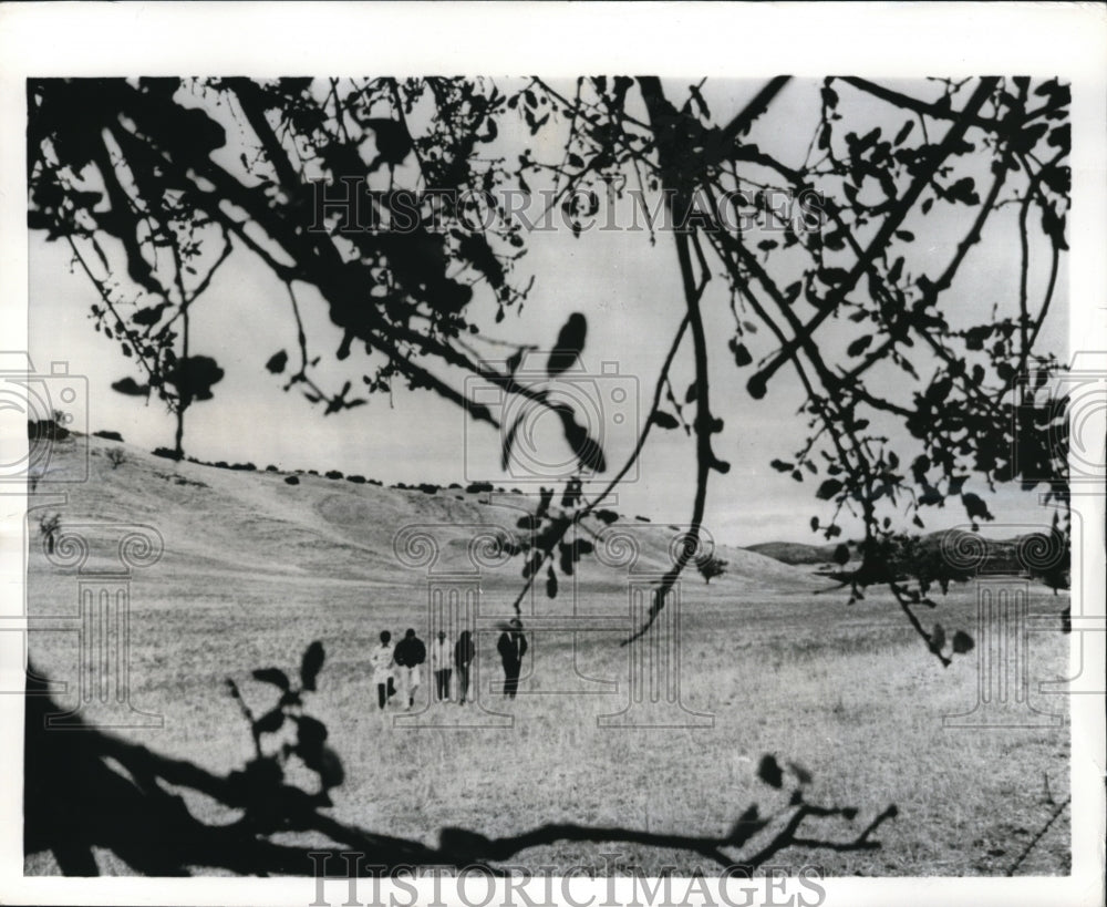 1969 Press Photo San Luis Obispo, Calif people arrive for a rock festival