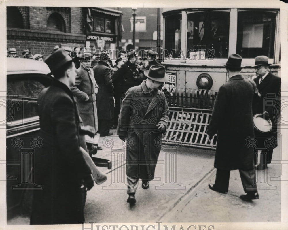 1940 Press Photo Cleveland, Ohio Councilman John H Gleason at a protest