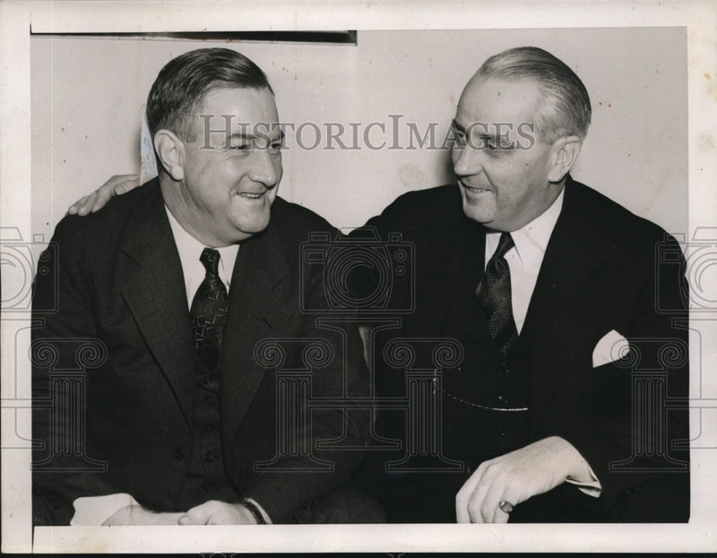 Load image into Gallery viewer, 1938 Press Photo Owner Gerry Nugent of Phillies with Manager Thompson Protho
