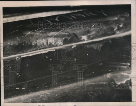 1935 Press Photo Leroy Smith auto with name Mary on side of it