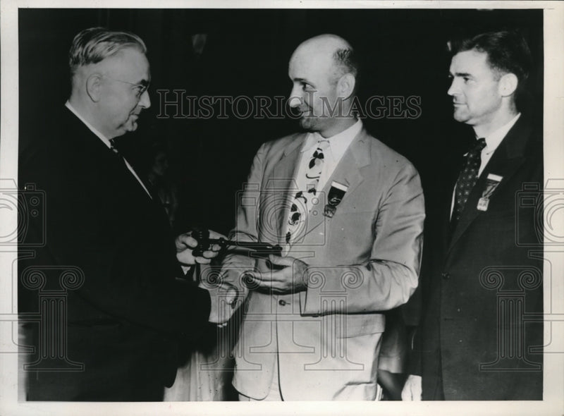 Load image into Gallery viewer, 1939 Press Photo EWrie, Pa Henry Squires, Ben K Perry,Pat J Lynch - nec71084
