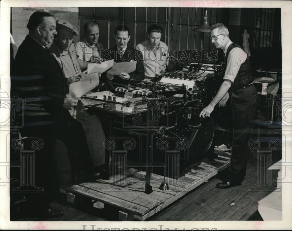 1942 Press Photo Warden Joseph Sanford Scans Copies of Atlantian on New Press