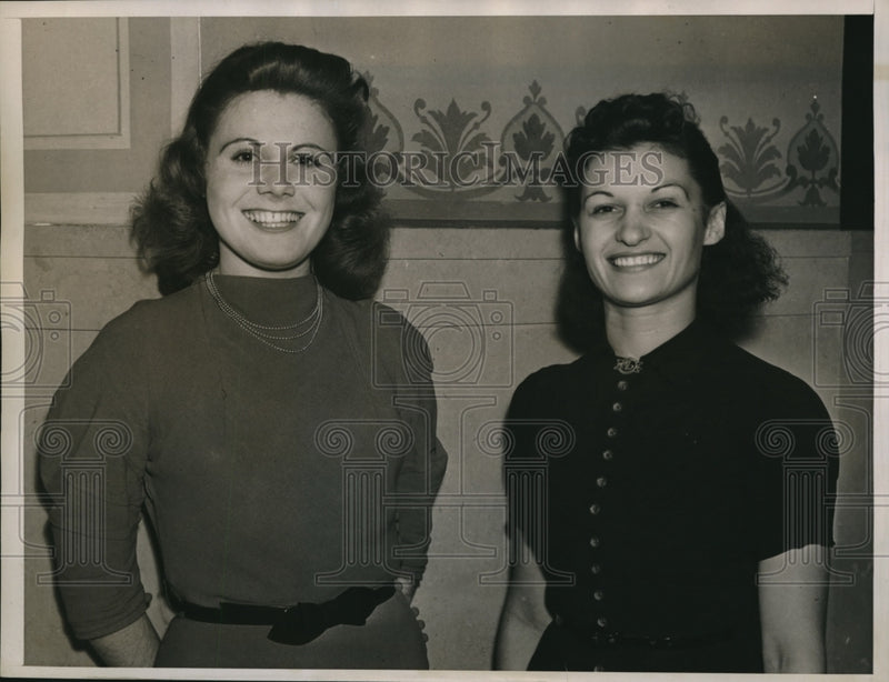 Load image into Gallery viewer, 1938 Press Photo Gloria Silverstein &amp; Mariam Lapin of Busch Jewelry on Trial
