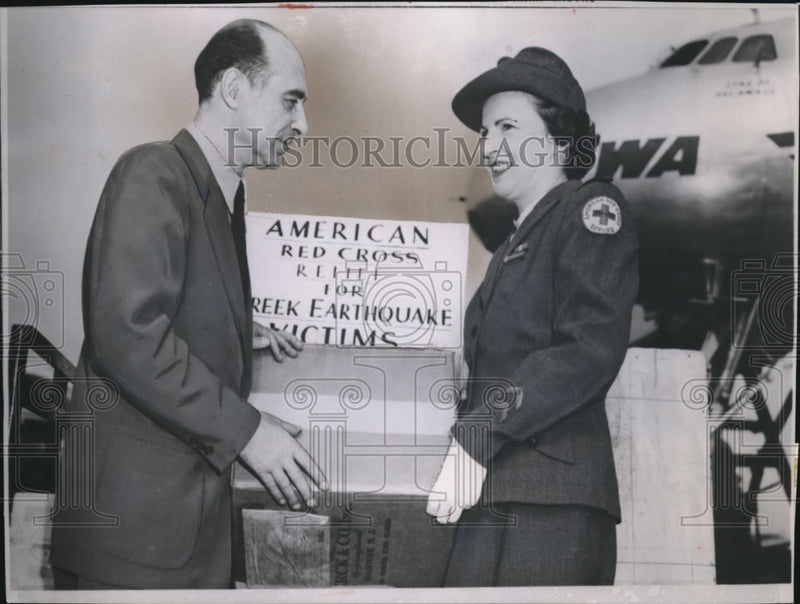 Load image into Gallery viewer, 1953 Press Photo Mrs. Renville H. McMann of Red Cross with Christopher Axelos
