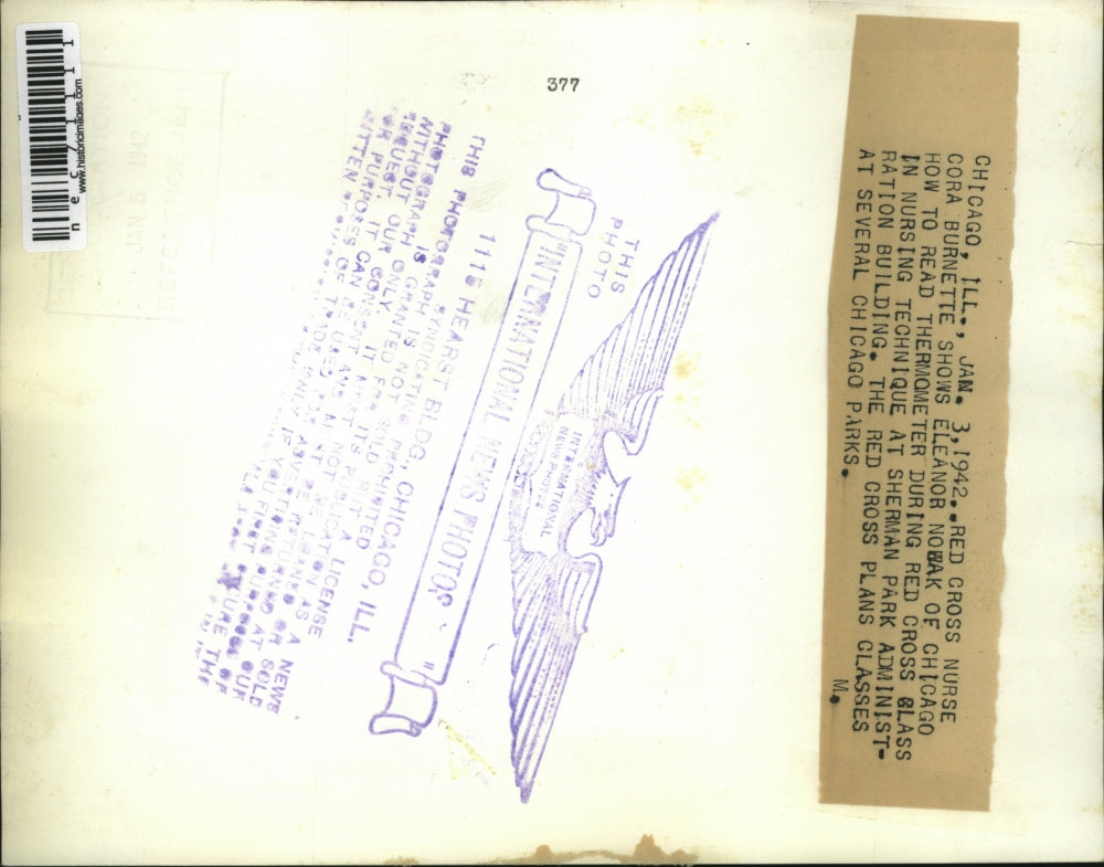 1942 Press Photo Red Cross Nurse Cora Burnette Teaches Eleanor Nowak