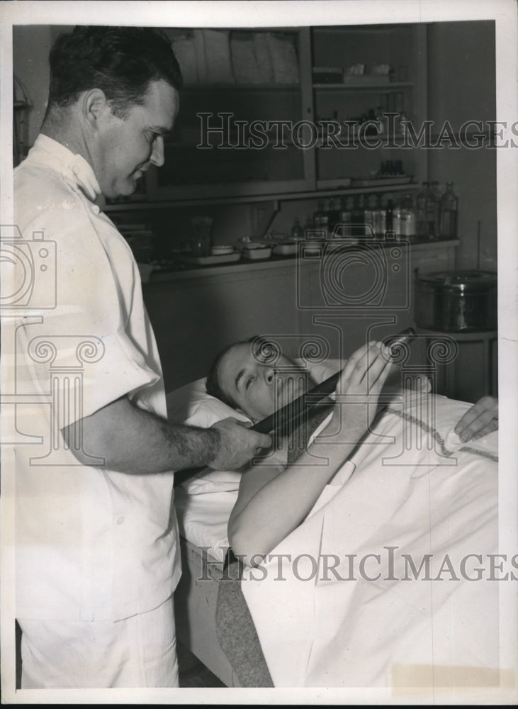 Load image into Gallery viewer, 1938 Press Photo Alex Oliphant &amp; Dr Partin at LA, Calif hospital after accident
