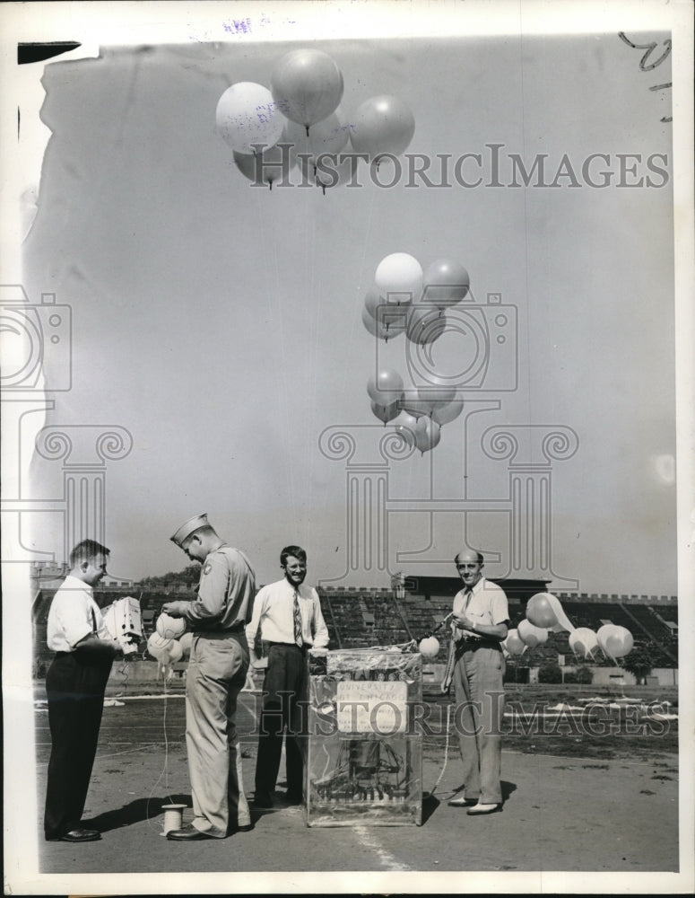 1944 Press Photo Chicago, Univ of Chicago Pros Marcel Schein & Cosmic ray gear