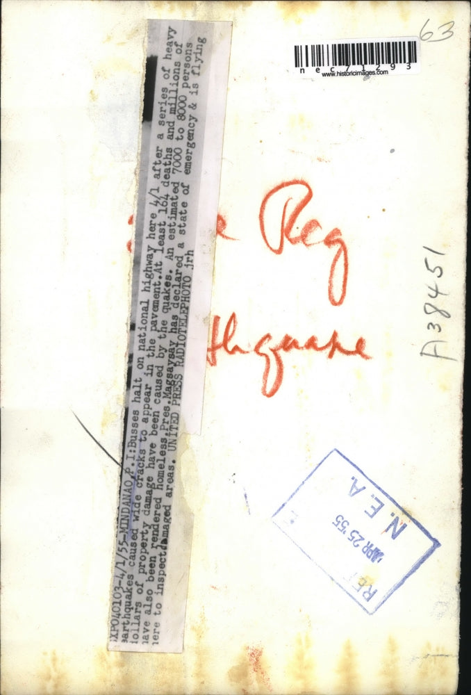 1955 Press Photo Mindanao, Philippines buses stopped at earthquake cracks