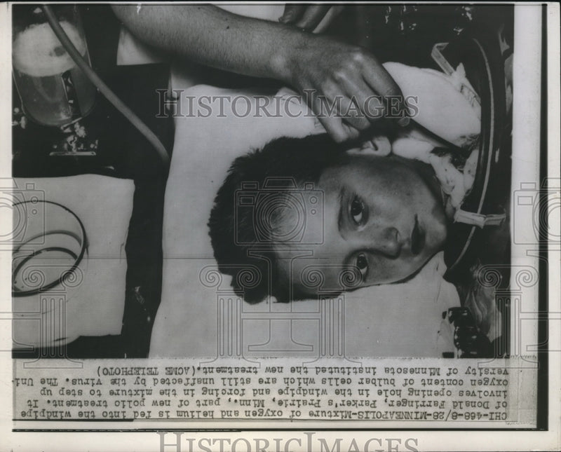 Load image into Gallery viewer, 1946 Press Photo Minneapolis, MN Donald Farringer gets polio treatment
