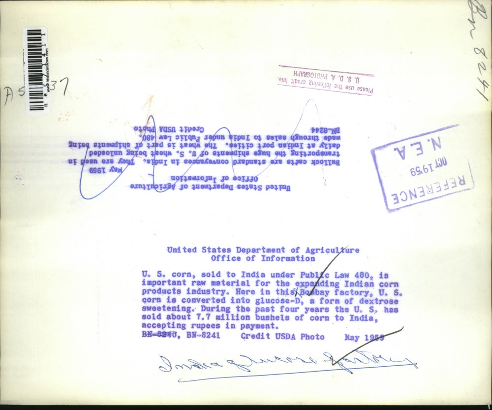 1959 Press Photo Workers in a mfg plant in India