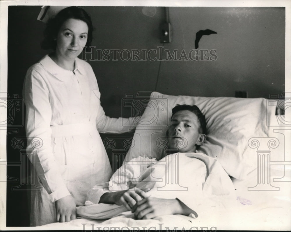 1939 Press Photo George Nichols at Cherrington Hospital with Nurse Oleda Ainsley
