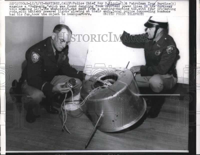 Load image into Gallery viewer, 1957 Press Photo Martinez, Cal. Police Chief Roy D Nicole &amp; ptrl Troy Burdine
