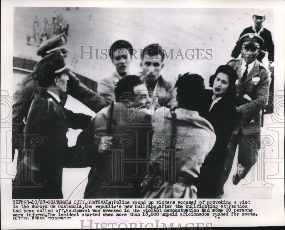 1953 Press Photo Oklahoma City, Ok police round up rioters - nec71452