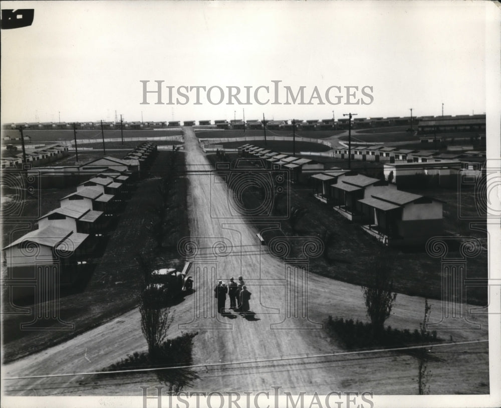 1932 Press Photo People in the street of a housing project