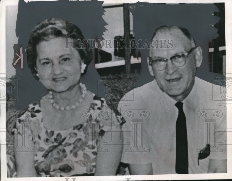 Load image into Gallery viewer, 1966 Press Photo Mr &amp; Mrs IJ Wisner 50th Wedding Anniversary in Cleveland
