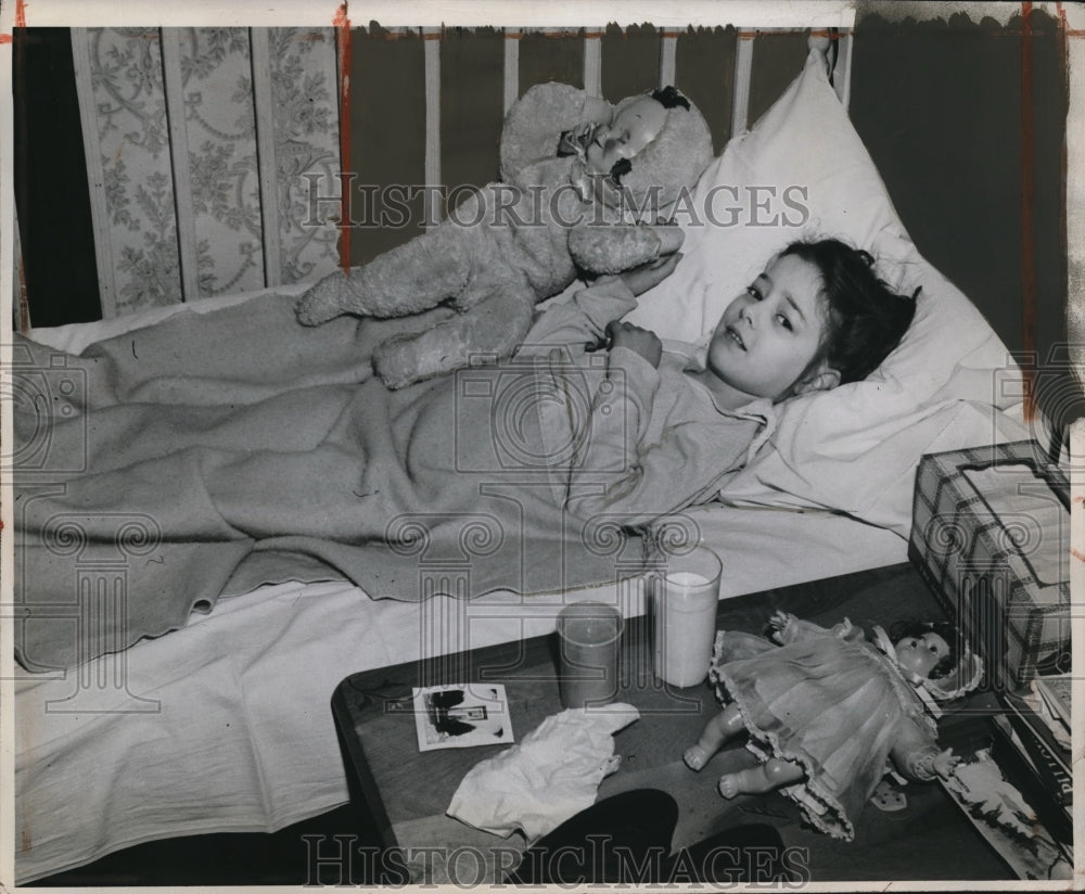 1944 Press Photo Edna Constance Hahn Laying in Bed - nec71481