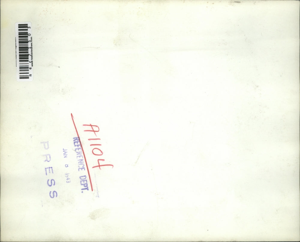 1943 Press Photo Indian Women Carrying Children on Stretchers - nec71503