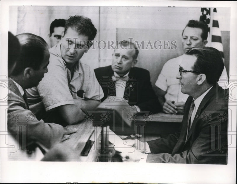Load image into Gallery viewer, 1959 Press Photo Miami Dr John Naber arraigned by Judge F Christie, kidnapping
