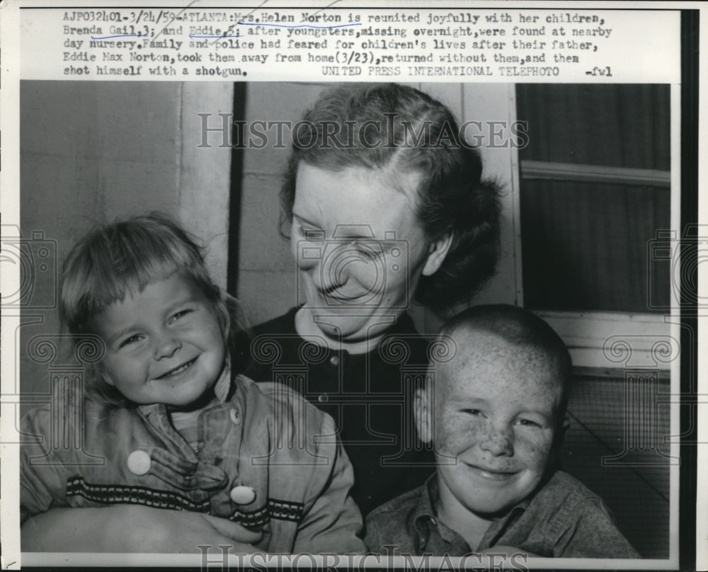1959 Press Photo Atlanta Mrs Helen Norton reunited with kids Brenda & Eddie