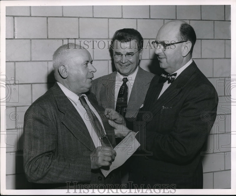 Load image into Gallery viewer, 1954 Press Photo G Glenn Nuse, pres of Whites, Emil Sebek, &amp; 50 yr worker
