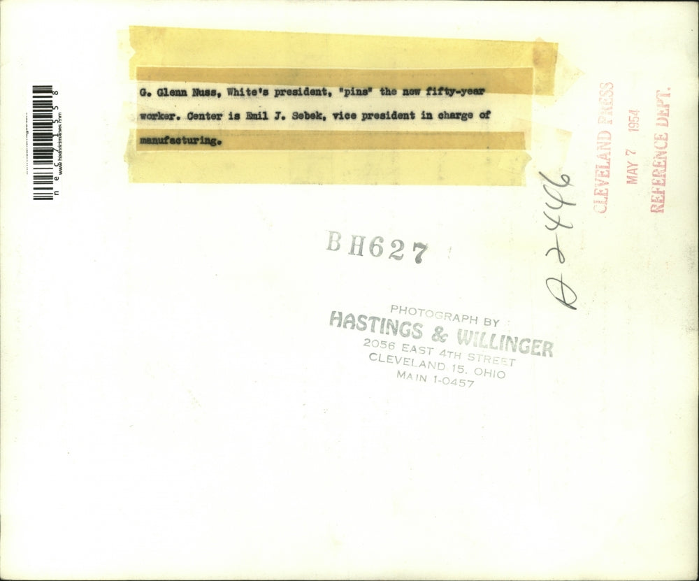 1954 Press Photo G Glenn Nuse, pres of Whites, Emil Sebek, & 50 yr worker