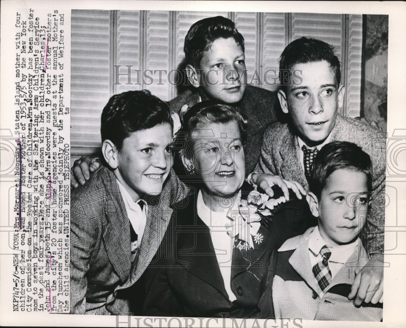 Load image into Gallery viewer, 1953 Press Photo NYC, Mrs Margaret Noordzy named Foster Mom of Year
