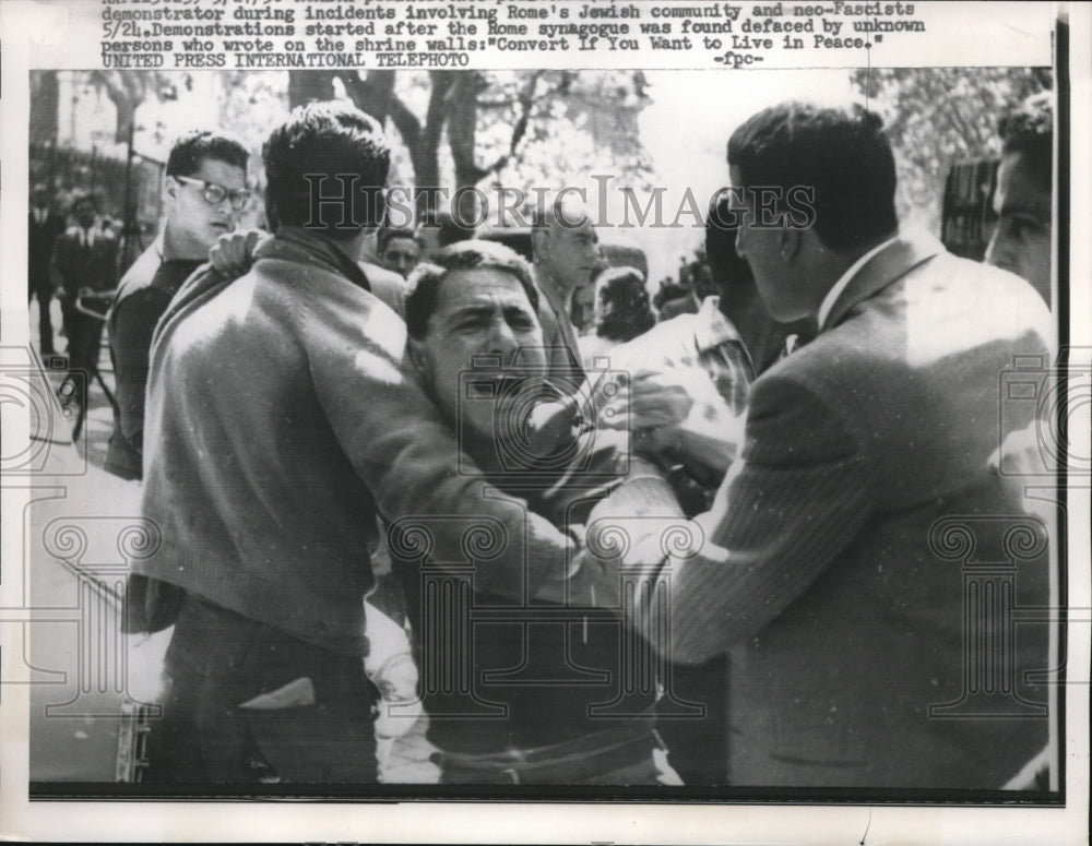 1958 Press Photo A demonstrator in Rome's Jewish community