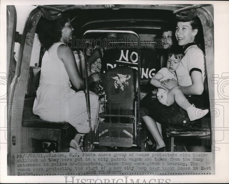 Load image into Gallery viewer, 1961 Press Photo Camden, NJ women protestors in patrol wagon arrest
