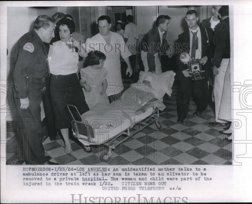 1956 Press Photo LA, Calif Mom & son with ambulance from train wreck - nec71613