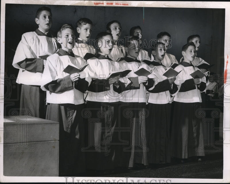 Load image into Gallery viewer, 1952 Press Photo Boy choir singers, Rbt Aerni, Rbt Stana, Wm Straka - nec71648
