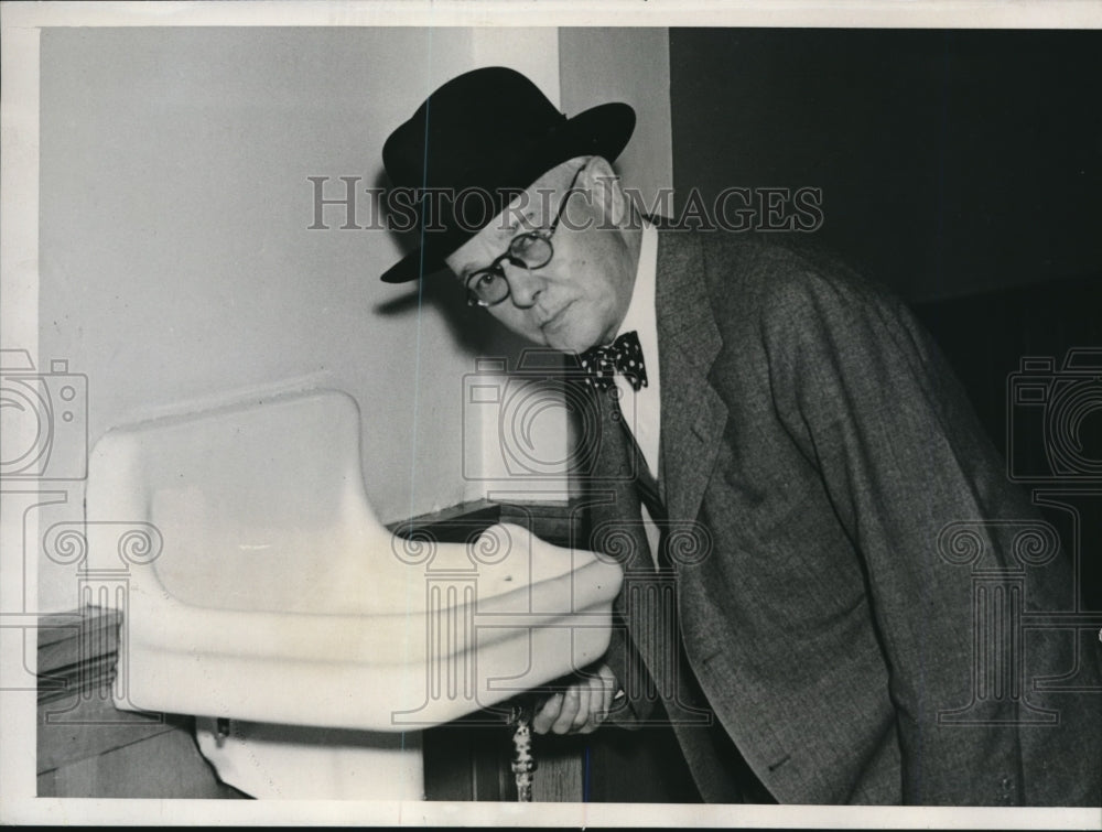 1937 Press Photo AG McGuire chairman of Wadhams Oil Co at anti trust trial- Historic Images