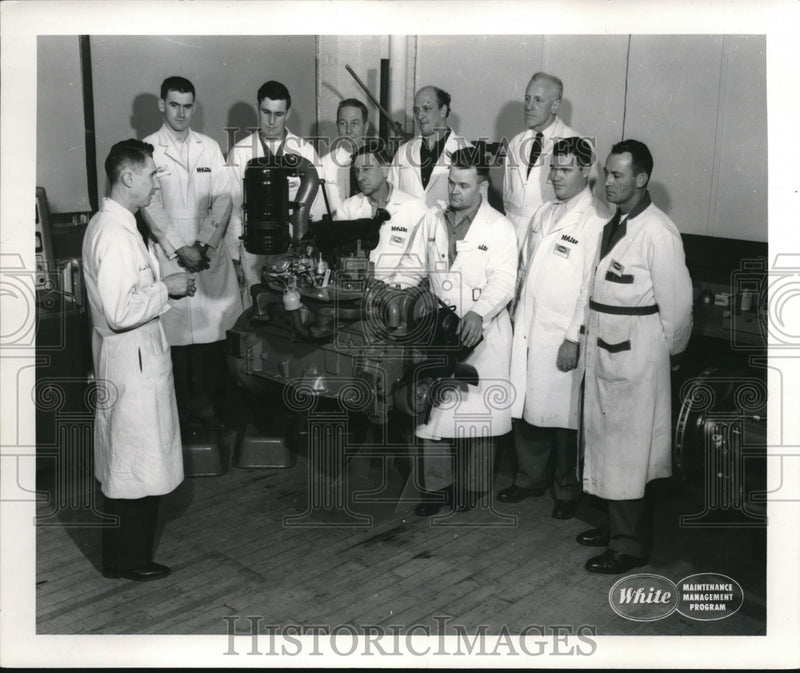 Load image into Gallery viewer, 1954 Press Photo White Motor Co, Frank Novak, Don Timerson, Neil Pennell
