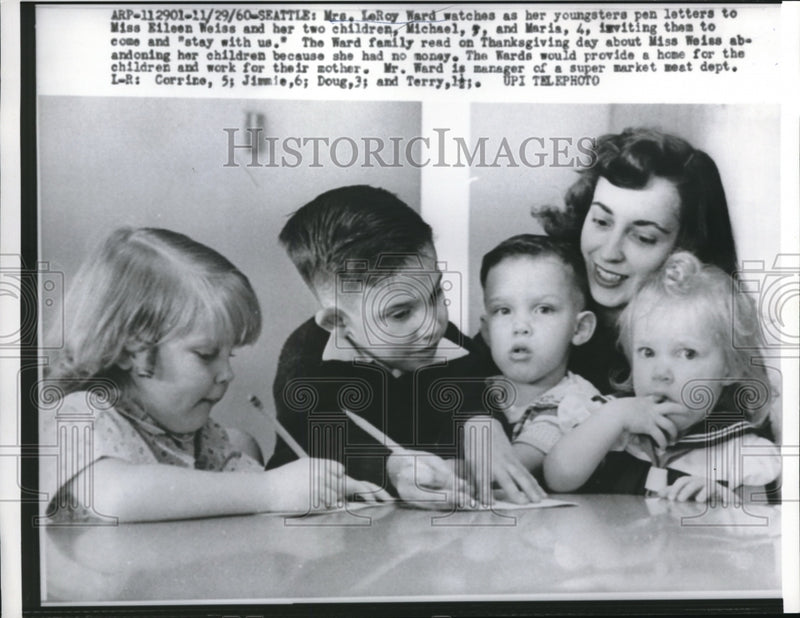 Load image into Gallery viewer, 1960 Press Photo Seattle Mrs Leroy Ward and her children Mike, Maris,Maria
