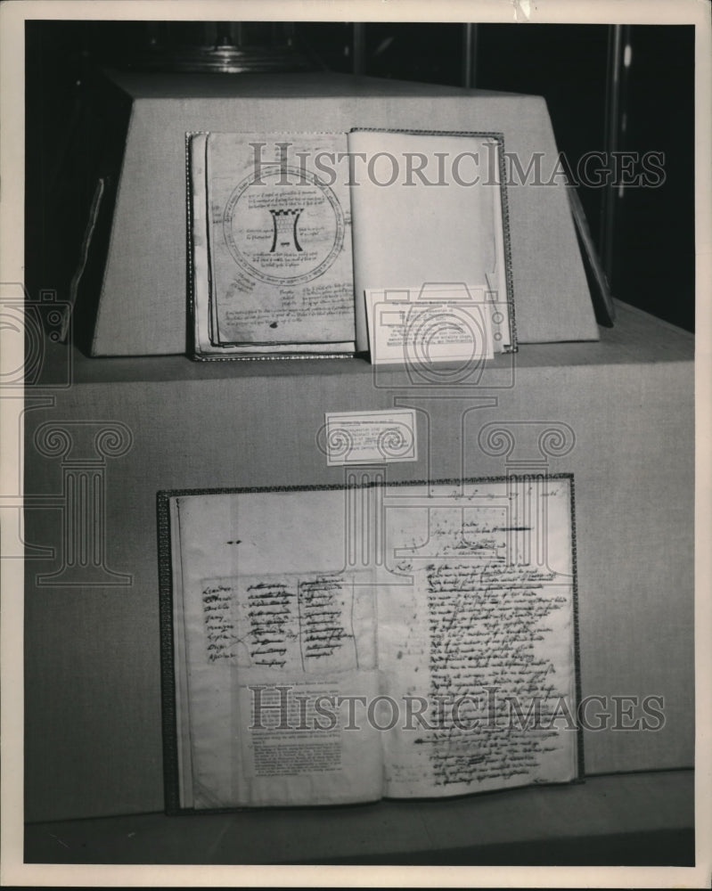 1949 Press Photo Rare books at Folger Shakespear Memorial library - nec71775