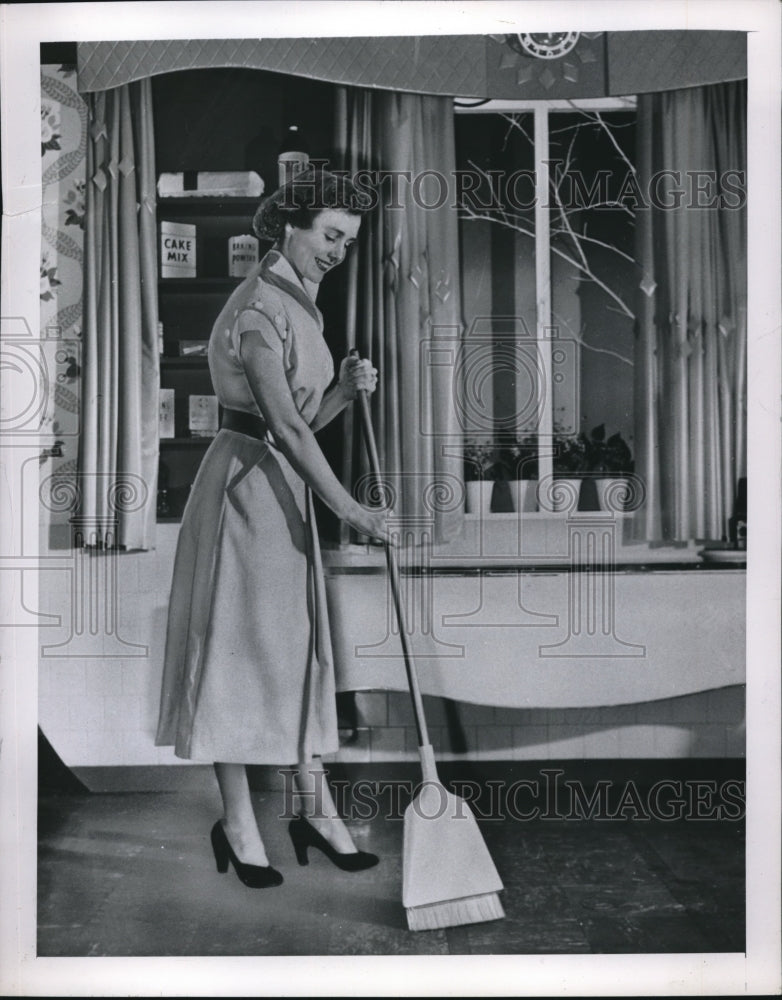 1949 Press Photo A homemaker sweeping floors with a broom