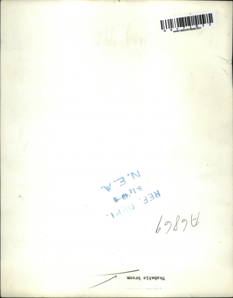 1949 Press Photo A homemaker sweeping floors with a broom