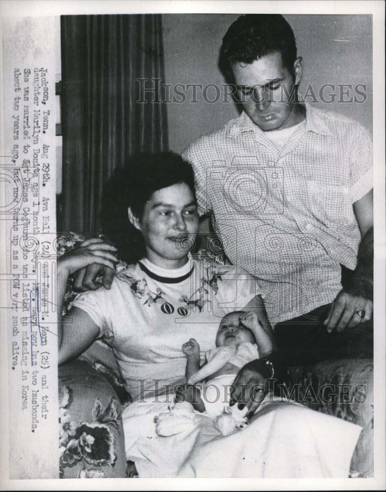 Load image into Gallery viewer, 1953 Press Photo Jackson, TN Ava Hall &amp; James Hern &amp; baby daughter Marilyn
