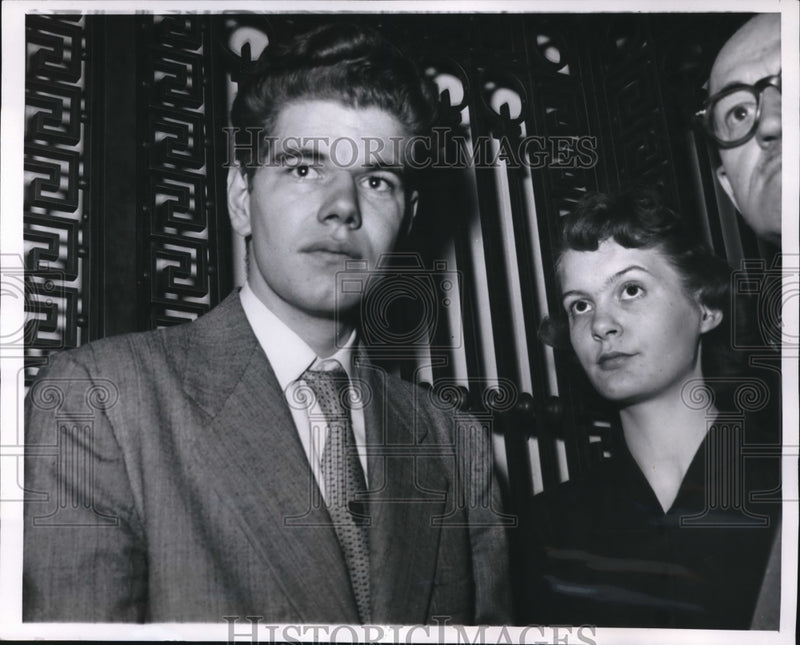 Load image into Gallery viewer, 1953 Press Photo Chicago, Mr &amp; Mrs William MacLeod counterfeiting charges
