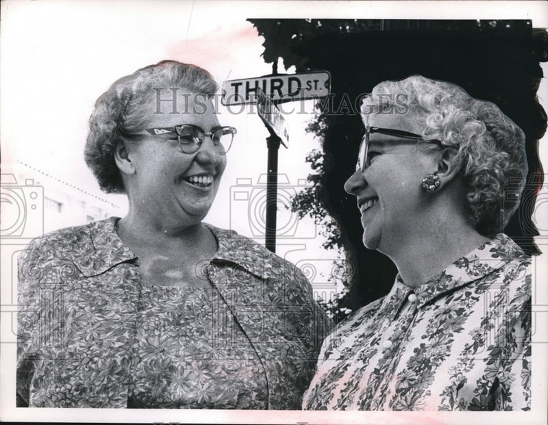Load image into Gallery viewer, 1964 Press Photo MEthodists Mrs Leona Rodgers &amp; Mrs Harvey Mohr in Cleveland
