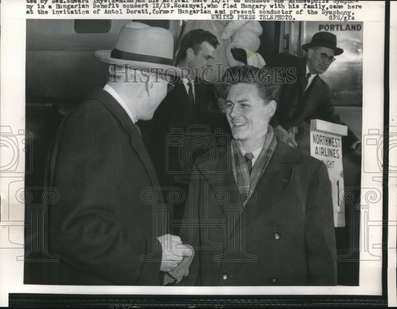Load image into Gallery viewer, 1959 Press Photo Minneapolis Conductor Zoltan Rozenvali&amp; Sen Ed Thye
